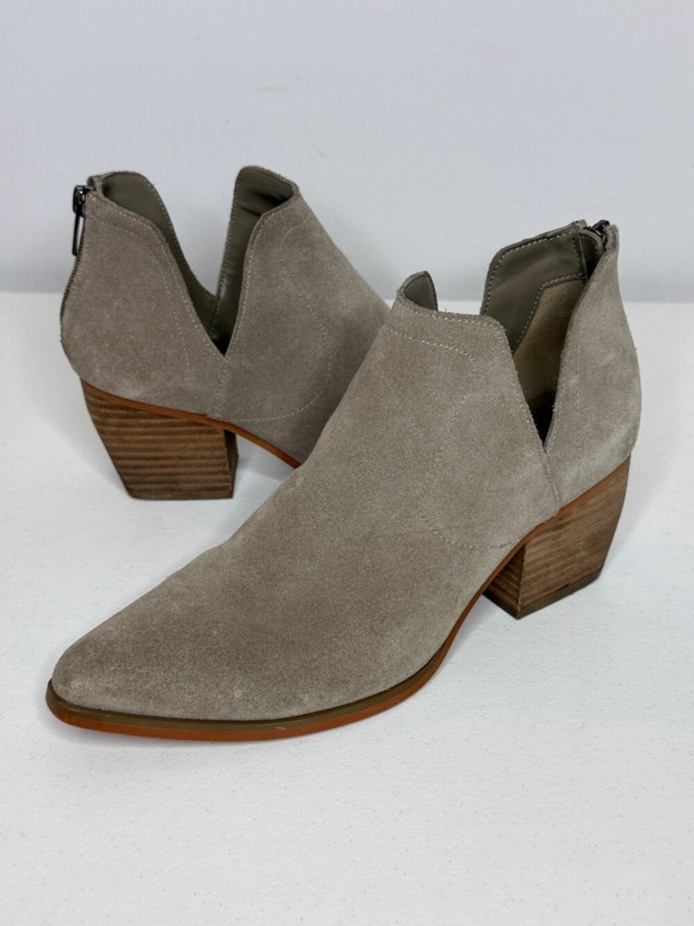 Vince Camuto 8.5 Gray Suede Cutout Block Heel Ankle Booties Western Boho